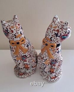 1980's VINTAGE PAIR OF HAND PAINTED PROCELAIN IMARI CATS MARKED AT BASE PREOWNED