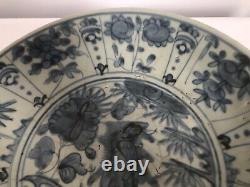 A Chinese Ming Dynasty Swatow Blue and White Porcelain Charger 34.5 cm wide