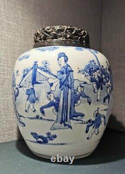 A Fine Chinese Antique Blue and White Porcelain Jar Kangxi Period (17th/18th C)