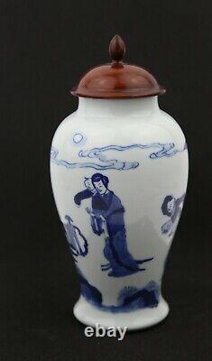 A Qing Dynasty Chinese Blue and White Porcelain Vase 21cm