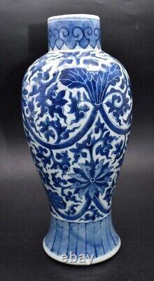 ANTIQUE 19thC CHINESE LOTUS 10 VASE 4 CHARACTER KANGXI MARK BLUE & WHITE