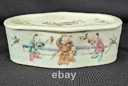An Antique 19thC Chinese Famille Rose Porcelain Cricket Box and Cover