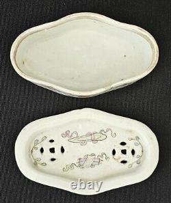 An Antique 19thC Chinese Famille Rose Porcelain Cricket Box and Cover