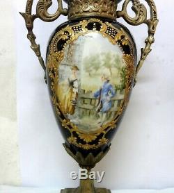 Antique 14.1/2´´ Sevres Porcelain Vase Urn Hand Painted Scene Lovers Bronze See