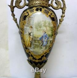 Antique 14.1/2´´ Sevres Porcelain Vase Urn Hand Painted Scene Lovers Bronze See