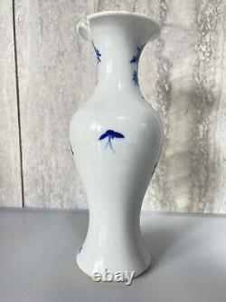 Antique Chinese Biue And White Vase Qing Dynasty 20 CM Tall