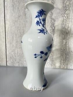 Antique Chinese Biue And White Vase Qing Dynasty 20 CM Tall