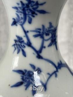 Antique Chinese Biue And White Vase Qing Dynasty 20 CM Tall