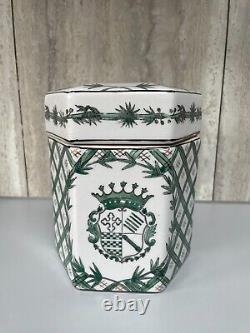 Antique Chinese Export Armorial Porcelain Jar Qing Dynasty Jiaqing Marked