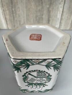 Antique Chinese Export Armorial Porcelain Jar Qing Dynasty Jiaqing Marked
