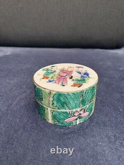 Antique Chinese Qing famille rose porcelain lidded pot handpainted