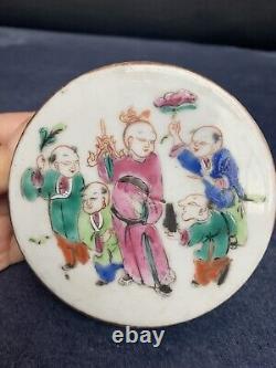 Antique Chinese Qing famille rose porcelain lidded pot handpainted