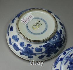 Antique Chinese blue and white circular box and cover, Kangxi (1662-1722)