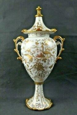 Antique German or Austrian Hand Painted Gold 14K décor Fine Porcelain urn vase