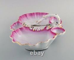 Antique Meissen cabaret dish with handle in hand-painted porcelain. Late 19th C