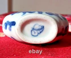 Antique/Vintage Chinese Porcelain Hand Painted Snuff/Perfume Bottle. Marked