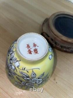 Beautiful Chinese tea cup, Republic Period. With Character Marks