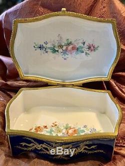 Beautiful Hand Painted Artist Signed SEVRES STYLE PORCELAIN Dresser Box