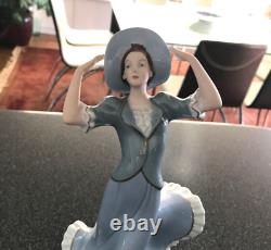 Beautiful Vintage Royal Dux Bohemia Porcelain Lady In Hat Figurine Hand Painted