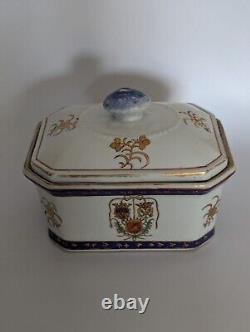 Chinese Export Lidded Armorial Hand Painted Porcelain Tureen Rectangular