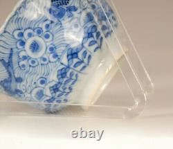 Chinese Export Porcelain Tea Bowl Saucer Fish and crab bleu & white Kangxi 19th