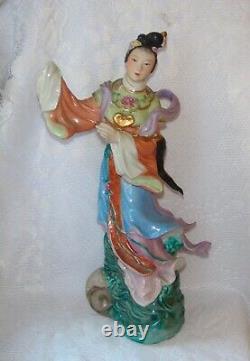 Chinese Familie Rose Porcelain Statue Figurine Vintage 1950s China Lady Fairy