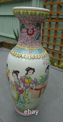 Chinese Famille rose hand painted vase poem to side plus signed very beautiful