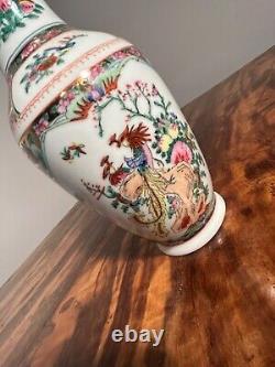 Chinese Jingdezhen Zhi Hand Painted Famille Rose Export Porcelain Vase