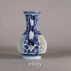 Chinese blue and white ewer, Kangxi (1662-1722)