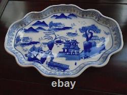 Chinese blue and white frill edge hand painted dish
