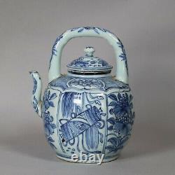 Chinese blue and white kraak wine pot and cover, Wanli (1573 1619)