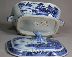 Chinese blue and white sauce tureen and cover, Qianlong (1735-95)