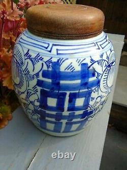 Chinese double happiness 19th century ginger jar with wooden lid