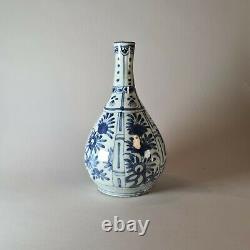 Chinese kraak blue and white bottle vase, Wanli (1573-1619)