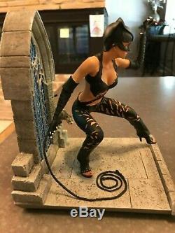 DC Direct CATWOMAN Hand Painted, Cold-Cast Porcelain Halle Berry Statue Limited