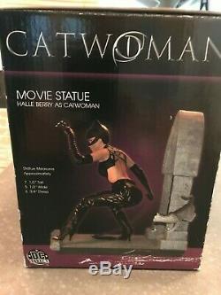 DC Direct CATWOMAN Hand Painted, Cold-Cast Porcelain Halle Berry Statue Limited
