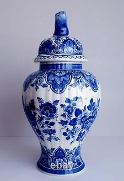 Delft Ginger Jar Foo Dog Covered Vase 17.7 Inches Hand Painted Excellent