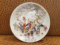 Fine Chinese Handpainted Famille Rose Porcelain Plate
