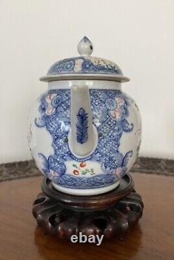 Good 18th Century Chinese Porcelain Teapot Qianlong 1736-1795. GENUINE ANTIQUE