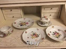 HEREND Hand Painted Porcelain Dinner Service 67 Items Mint Condition Investment