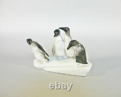 Herend, A Group Of Penguin Birds On Ice, Handpainted Porcelain Figurine! (h015)