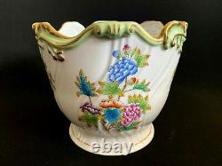 Herend Porcelain Handpainted Queen Victoria Cachepot 7227/vbo