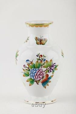 Herend, Queen Victoria (vbo) Vase 6.5, Handpainted Porcelain! (p134)