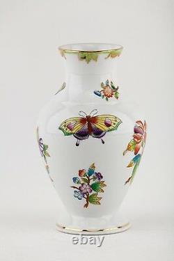 Herend, Queen Victoria (vbo) Vase 6.5, Handpainted Porcelain! (p134)