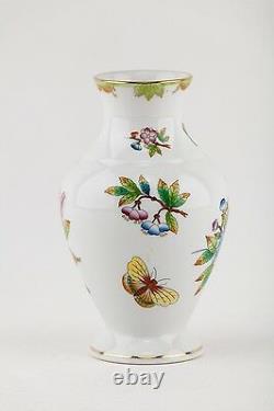 Herend, Queen Victoria (vbo) Vase 6.5, Handpainted Porcelain! (p134)