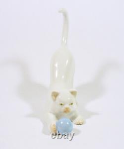 Herend, White Cat Playing With A Ball, Handpainted Porcelain Figurine! (i143)