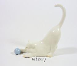 Herend, White Cat Playing With A Ball, Handpainted Porcelain Figurine! (i143)