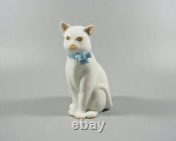 Herend, White Cat With A Butterfly Bow, Handpainted Porcelain Figurine! (i132)