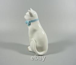 Herend, White Cat With A Butterfly Bow, Handpainted Porcelain Figurine! (i132)