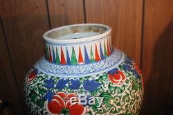 Kangxi Chinese hand painted porcelain vase